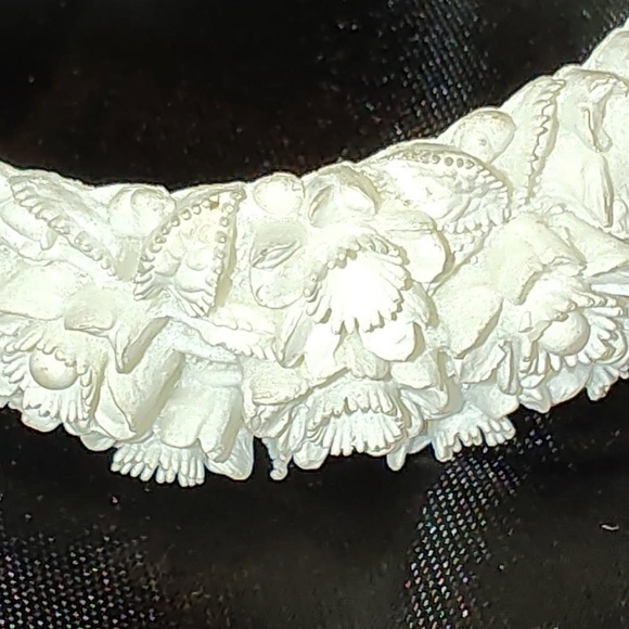 J112: Vtg French Celluloid Carved Floral Hinged Bangle - Picture 2 of 3